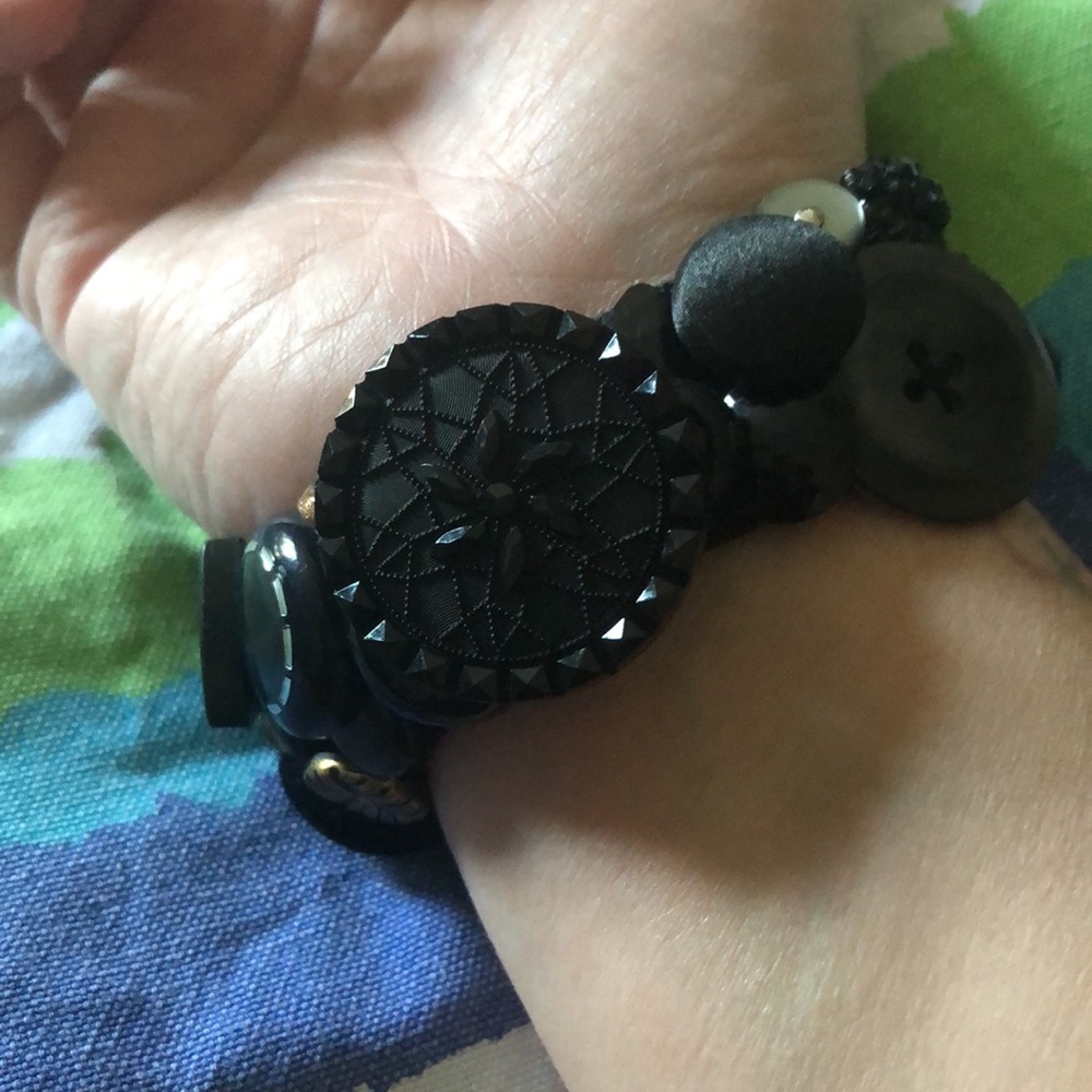 “Buttoned Up” Hand crafted button bracelet - Picture 5 of 6